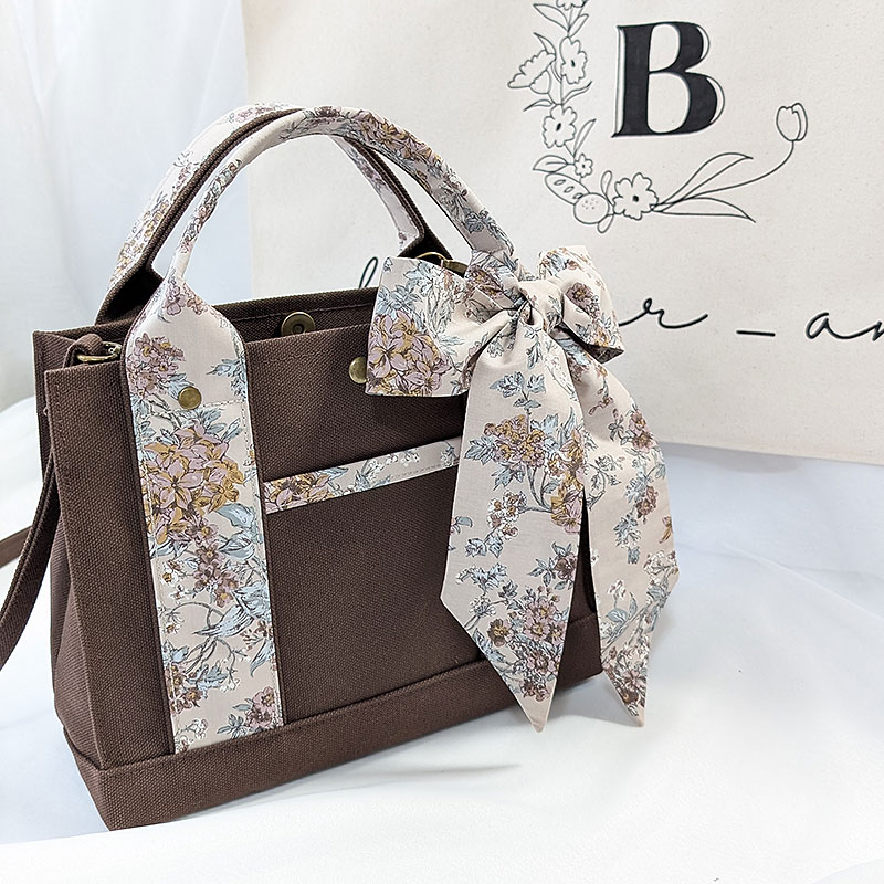 1954.ハンドメイド　キルト生地ファスナーバッグ(大) フランシュリッペ 1954.ハンドメイド キルト生地ファスナーバッグ(大) フランシュリッペ